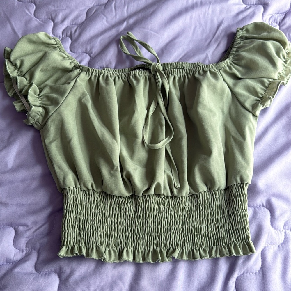 Top shirt light green